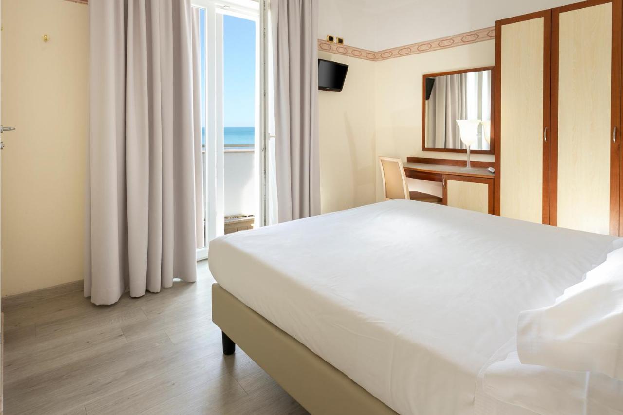 Hotel Bikini 리미니 외부 사진