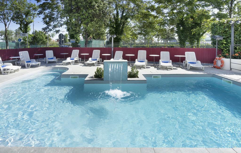 Hotel Bikini 리미니 외부 사진
